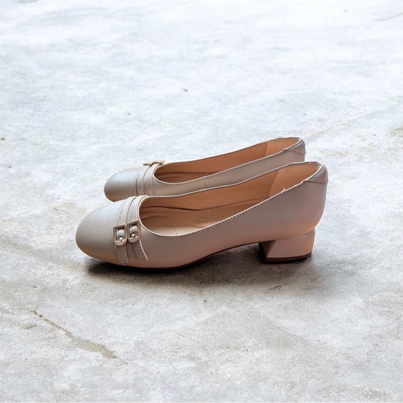 Clarks Cream Women's Heels - Picture 2 of 3